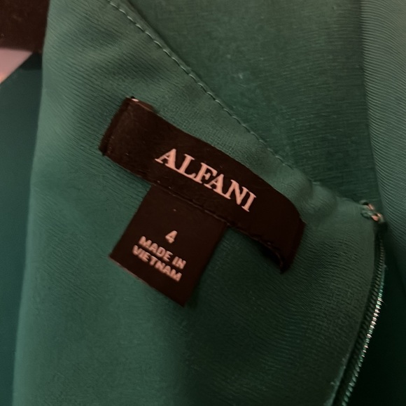 Green stretchy multi-colored block dress - Picture 7 of 7